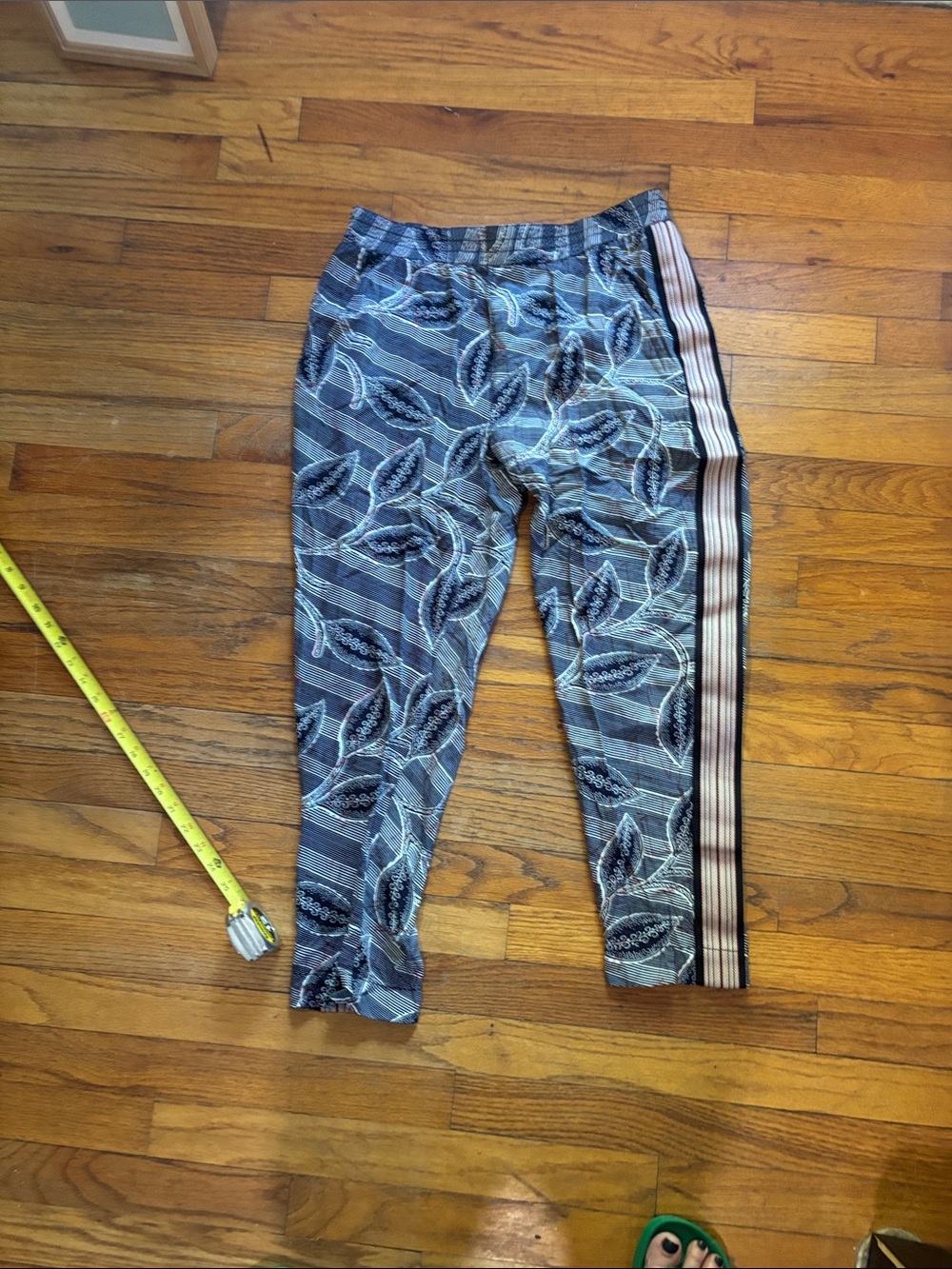 Hei Hei Navy Paisley Print Pull-On Rayon elastic waist cropped Pants